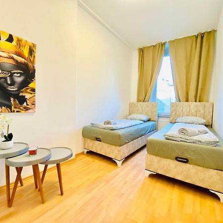 Bright 5Br Shared Apartment W Great Transport Link 비엔나 외부 사진