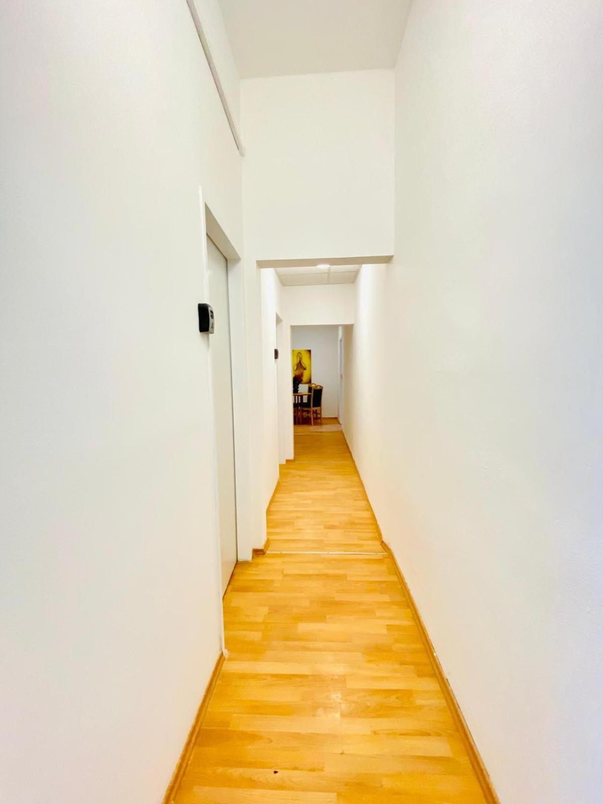 Bright 5Br Shared Apartment W Great Transport Link 비엔나 외부 사진