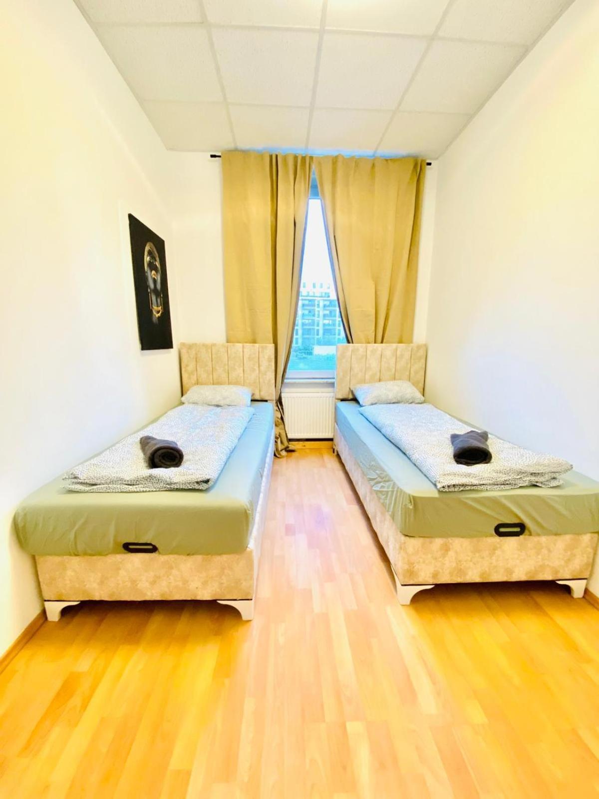 Bright 5Br Shared Apartment W Great Transport Link 비엔나 외부 사진