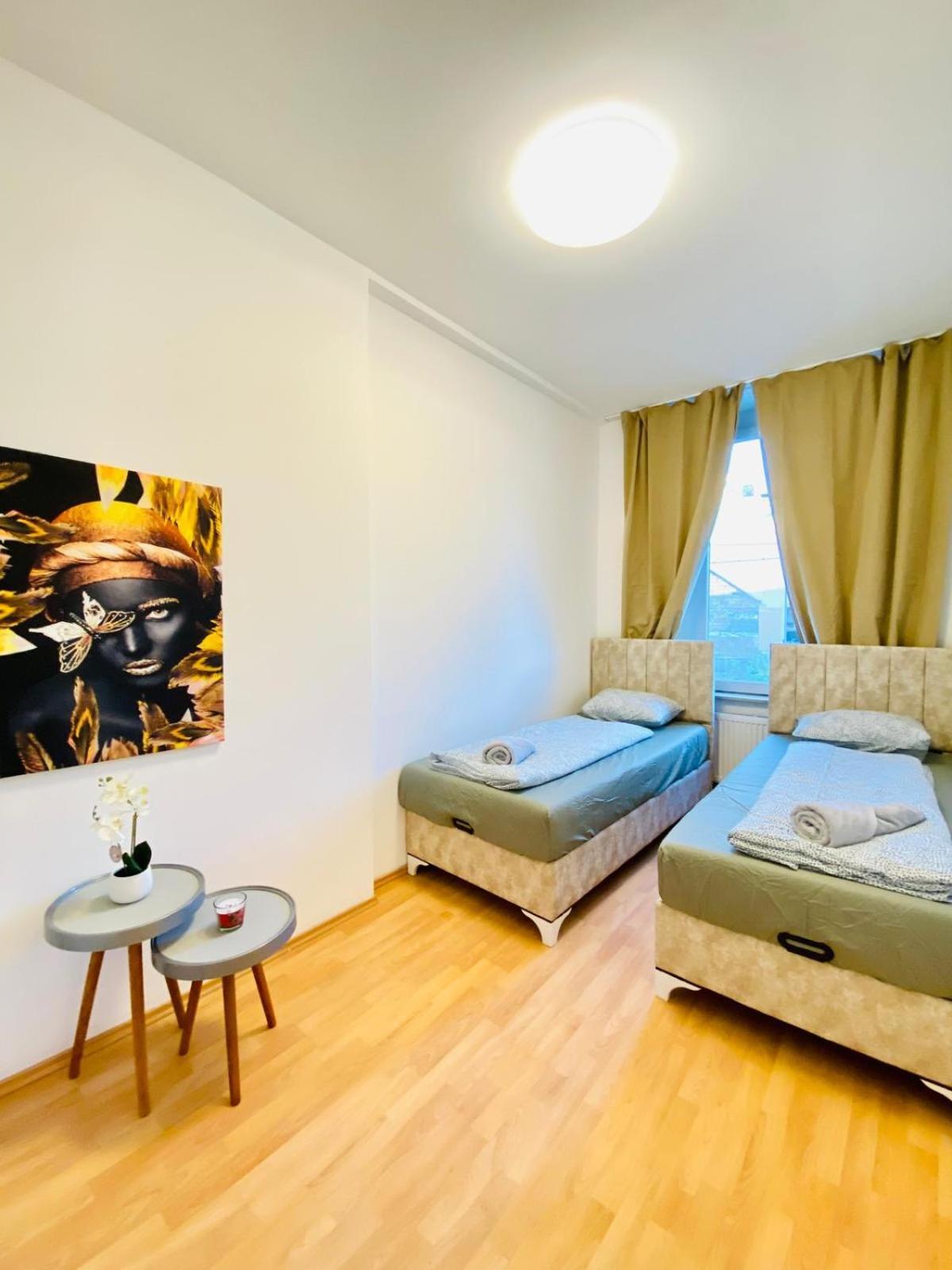 Bright 5Br Shared Apartment W Great Transport Link 비엔나 외부 사진